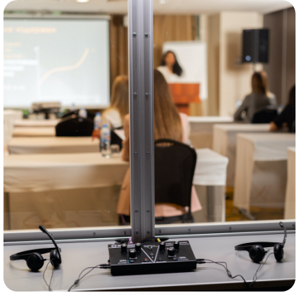 SPBAUDIO Eurocab-1, напольная кабина для двух синхронных переводчиков