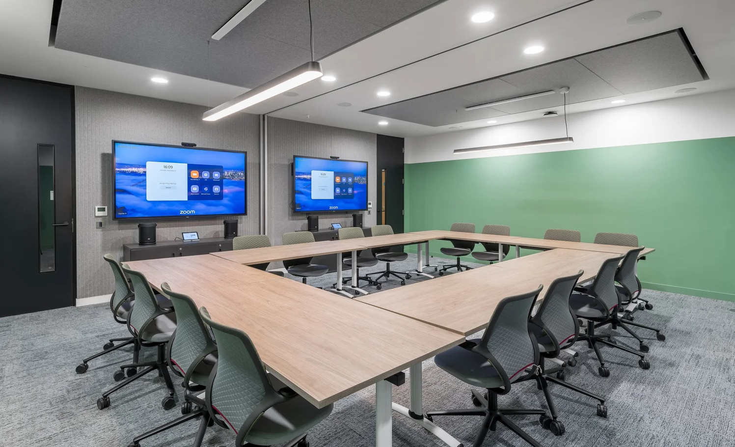 Оборудование  "под ключ" "универсальных" помещений (проведение обучения, тренингов, корпоративных мероприятий)