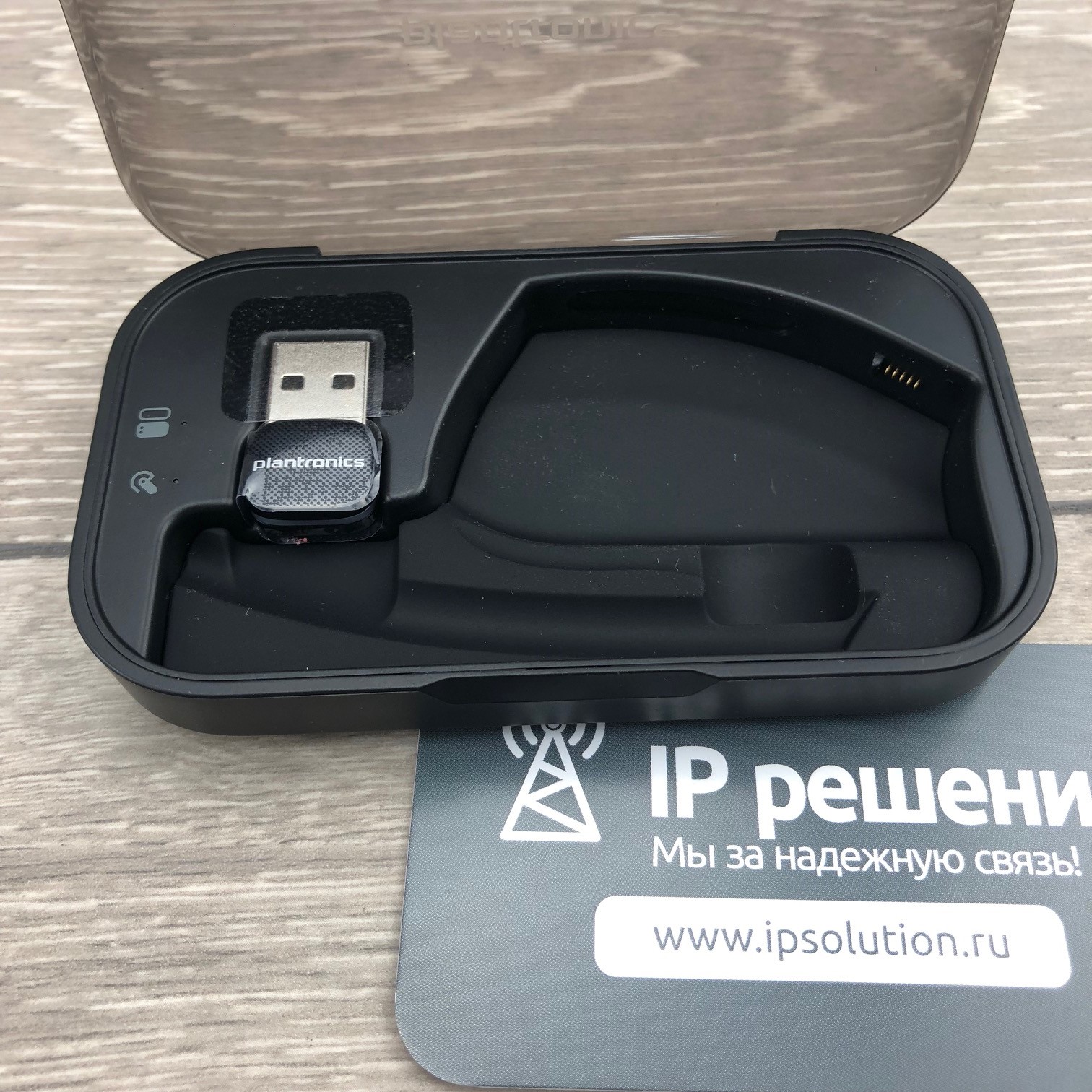 Plantronics Voyager Legend UC, bluetooth гарнитура для работы с сотовым  телефоном и компьютером купить по цене в интернет-магазине ipsolution.ru