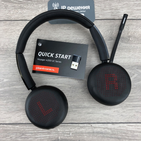 Poly Studio P5 with Voyager 4220 UC (USB-A) комплект для персонального общения по видеосвязи Poly Studio P5 with Voyager 4220 UC (USB-A) комплект для персонального общения по видеосвязи
