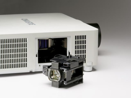 Проектор со встроенным объективом 1.5-3.0:1, 3LCD, XGA 1024 x 768, 3000:1, 6000 ANSI лм, 8,5 кг