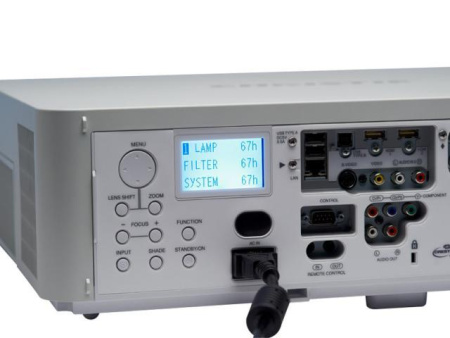 Проектор со встроенным объективом 1.5-3.0:1, 3LCD, XGA 1024 x 768, 3000:1, 6000 ANSI лм, 8,5 кг