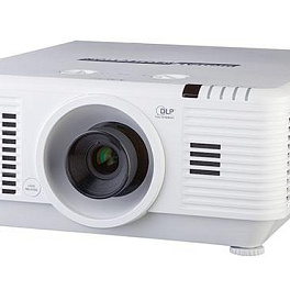 Лазерный проектор (включая объектив 1,54-1,93:1) WUXGA 1920 x 1200, 6.500 ANSI лм, 20.000:1 (динамическая), интерфейсы HDBaseT и HDMI. Срок службы 20.000 часов