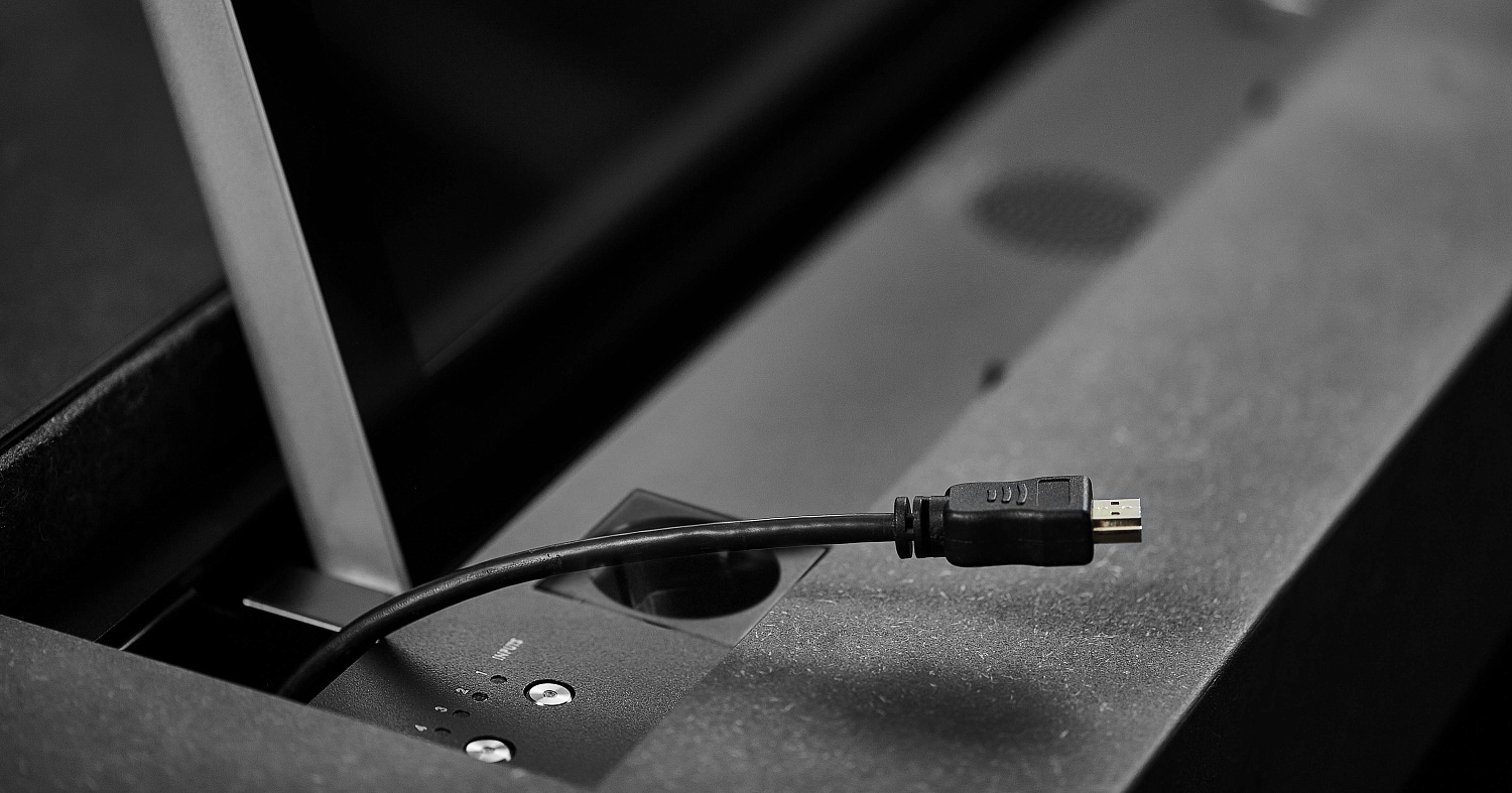 Arthur Holm DynamicX2 UnderCover,  выдвижной монитор