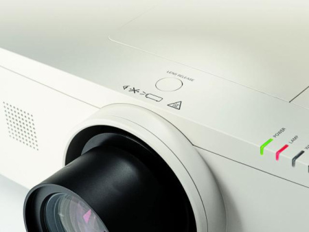 Проектор со встроенным объективом 1.7 - 2.89:1, inorganic 3-LCD, WXGA 1280 x 800, 800:1, 5500 ANSI лм, 9.7 кг