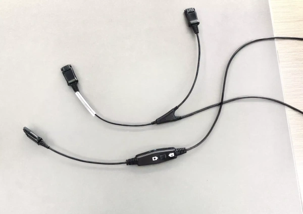 VoiceXpert VXH-CAB-Y, шнур-разветвитель (QD) для обучения с клавишей отключения микрофона - аналог Plantronics CAB-Y VoiceXpert VXH-CAB-Y, шнур-разветвитель (QD) для обучения с клавишей отключения микрофона - аналог Plantronics CAB-Y