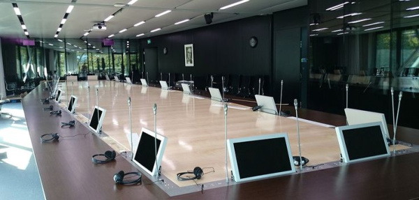 arthur holm ah22d216a, широкоформатный (FULL HD) выдвижной моторизированный монитор 21,5'' 