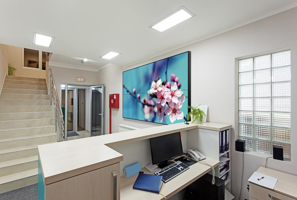 Видеостена 2х2 из панелей LG 55SVH7E, 110", шов 0,88 мм; настенное выдвижное крепление (Multibrackets) Видеостена 2х2 из панелей LG 55SVH7E, 110", шов 0,88 мм; настенное выдвижное крепление (Multibrackets)