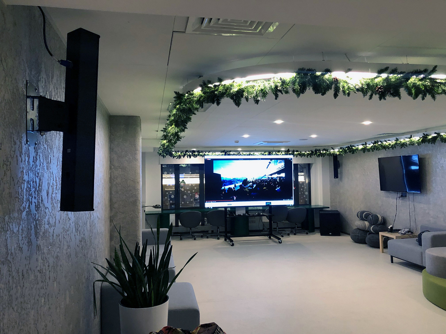 Комплексный проект для конференц-зала компании Space 307 (2 зал)