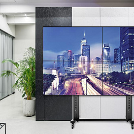 Видеостена 2х2 из панелей LG 55LV35A, 110", шов 3,5 мм; мобильная напольная стойка