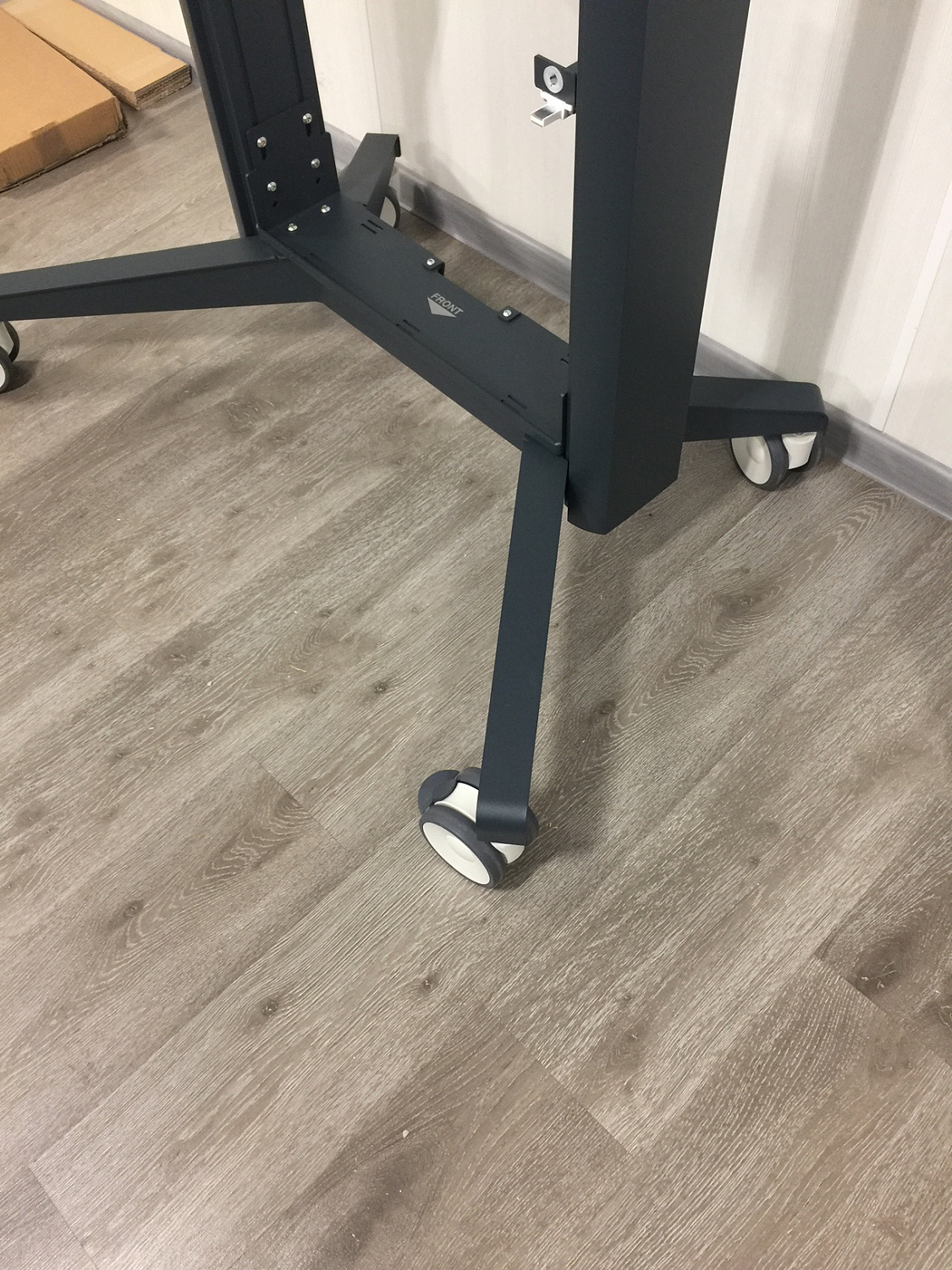 Проект по оснащению переговорной комнаты компании "Ант Яппы" оборудованием для аудио и видеоконференций