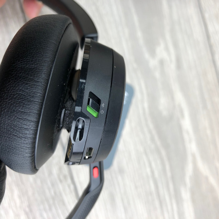 Poly Voyager Focus 2 UC - беспроводная гарнитура для ПК и мобильного телефона (Bluetooth, Hybrid ANC, адаптер BT700 USB-A) Poly Voyager Focus 2 UC - беспроводная гарнитура для ПК и мобильного телефона (Bluetooth, Hybrid ANC, адаптер BT700 USB-A)