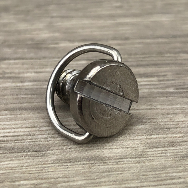 Крепежный винт с резьбой на 1/4" для крепления камер Крепежный винт с резьбой на 1/4" для крепления камер