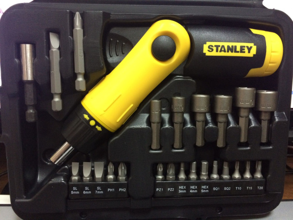 Stanley 0-63-022 НАБОР С ОТВЕРТКОЙ С ХРАПОВЫМ МЕХАНИЗМОМ И ВСТАВКАМИ (22 ПРЕДМЕТА)
