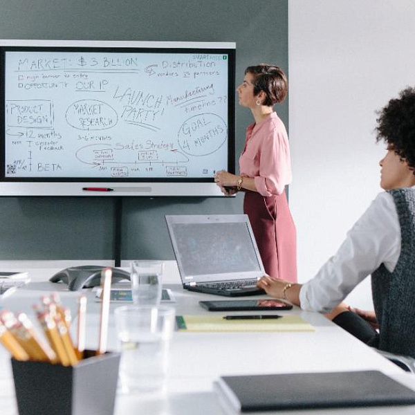 Интерактивный дисплей модель SPNL-6265P interactive flat panel (в составе интерактивной панели SBID8065i-G5-SMP-V2 и встраиваемого компьютера AM30ENT) с технологией iQ и SMART Meeting Pro