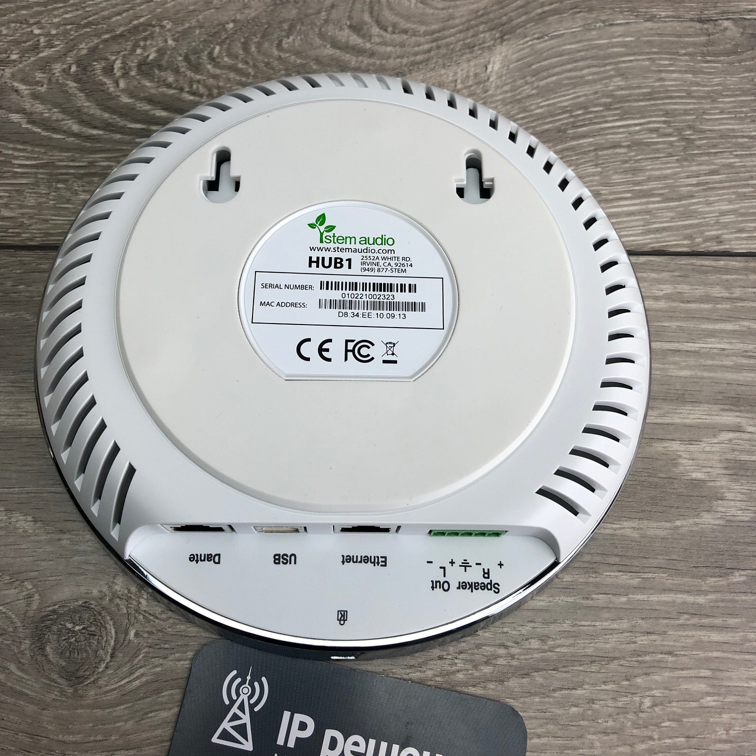 Shure Stem Hub , хаб для подключения до 12 устройств в одну систему