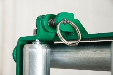 Greenlee CTR100 - направляющий кабельный ролик для лотка (101,6 мм; 45 кг) Greenlee CTR100 - направляющий кабельный ролик для лотка (101,6 мм; 45 кг)