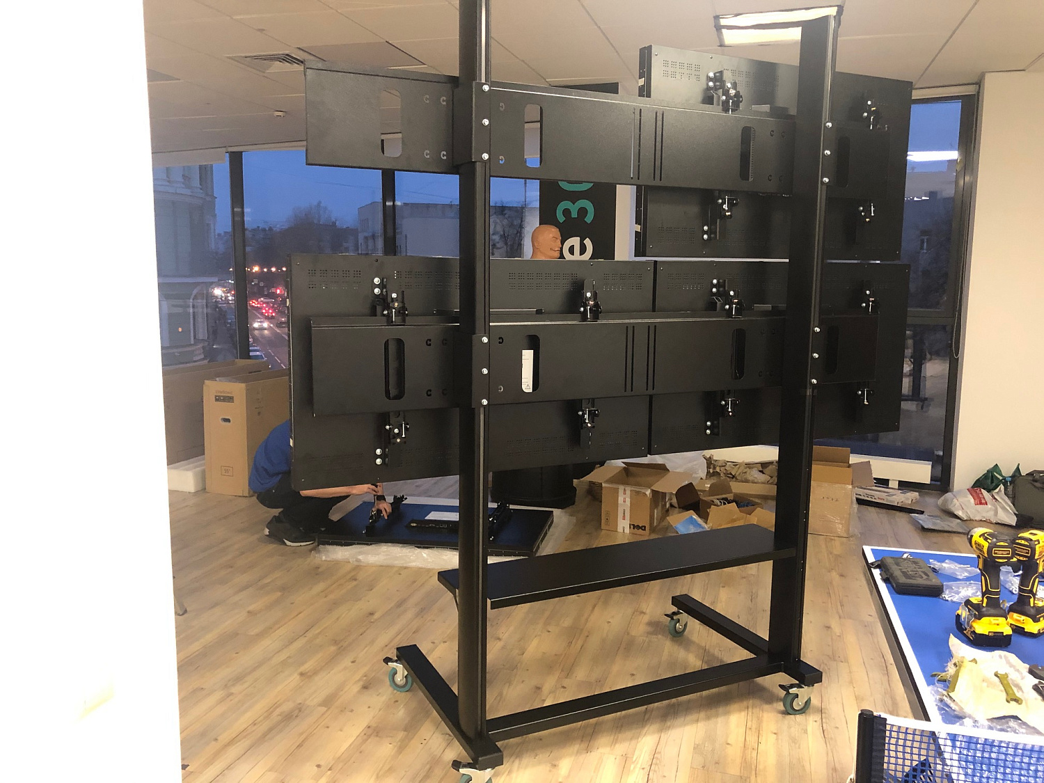 Проект по установке видеостены для компании "Смарт Девелопмент" Проект по установке видеостены для компании "Смарт Девелопмент"