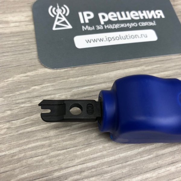 Datashark PT-70012 - безударный инструмент для расшивки кабеля на кросс с лезвием 110 Datashark PT-70012 - безударный инструмент для расшивки кабеля на кросс с лезвием 110