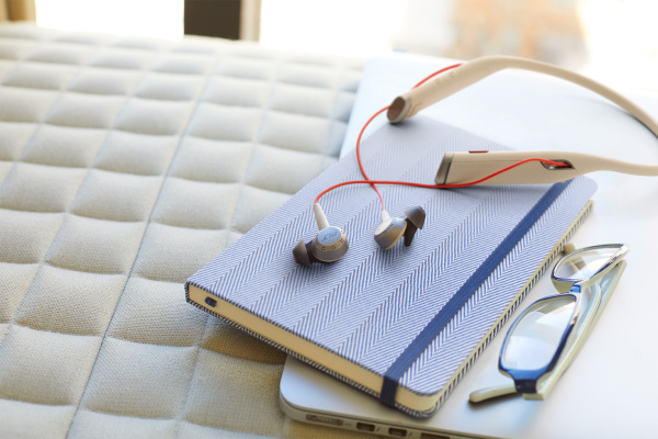 Plantronics Voyager 6200 UC,  беспроводная гарнитура для ПК и мобильных устройств (Bluetooth, ANC), песочная