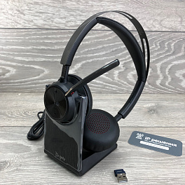 Poly Voyager Focus 2 UC - беспроводная гарнитура для ПК и мобильного телефона (Bluetooth, Hybrid ANC, адаптер BT700 USB-A, зарядная станция)