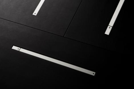 Широкоформатный (FULL HD) выдвижной моторизированный монитор 17.3'' с наклоном в 20 градусов с системой DynamicShare