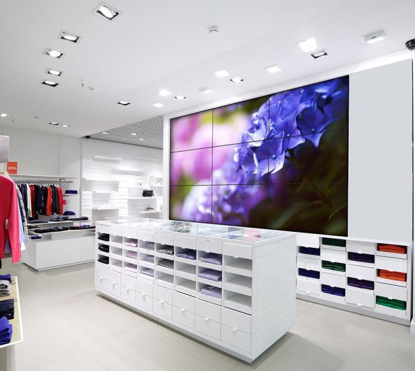 Видеостена 3х3 из панелей LG 55LV35A, 165", шов 3,5 мм; настенное выдвижное крепление (Multibrackets) Видеостена 3х3 из панелей LG 55LV35A, 165", шов 3,5 мм; настенное выдвижное крепление (Multibrackets)