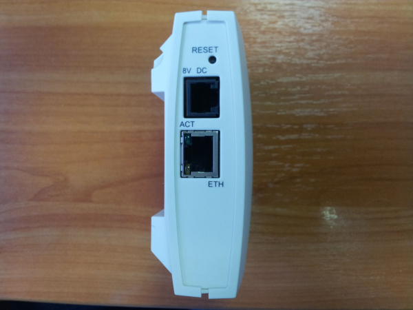 Spectralink IP-DECT Server 400, контроллер системы (1G8, 12 Users / 6 Ch) Spectralink IP-DECT Server 400, контроллер системы (1G8, 12 Users / 6 Ch)