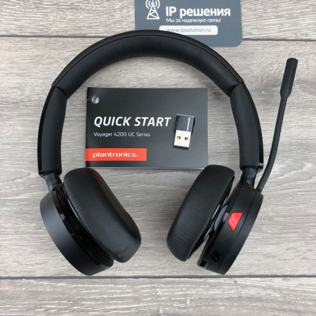Poly Studio P5 with Voyager 4220 UC (USB-A) комплект для персонального общения по видеосвязи Poly Studio P5 with Voyager 4220 UC (USB-A) комплект для персонального общения по видеосвязи
