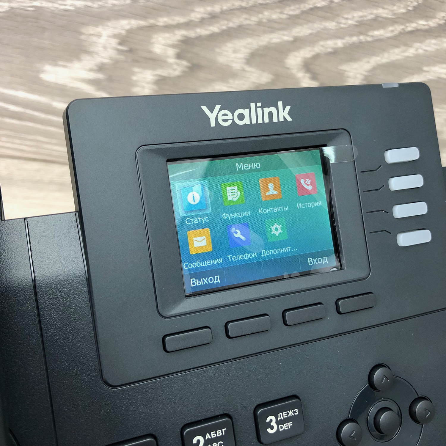 Yealink SIP-T33G, IP-телефон, 4 аккаунта, цветной экран, PoE, GigE
