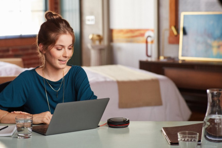 Plantronics Calisto P3200 USB-C,  портативный персональный спикерфон с 360° аудио 