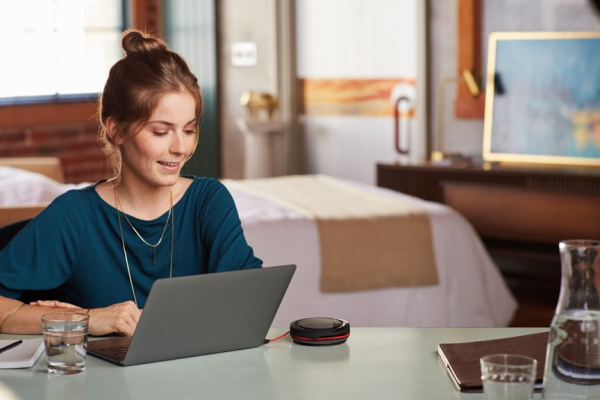 Plantronics Calisto P3200 USB-C,  портативный персональный спикерфон с 360° аудио  Plantronics Calisto P3200 USB-C,  портативный персональный спикерфон с 360° аудио