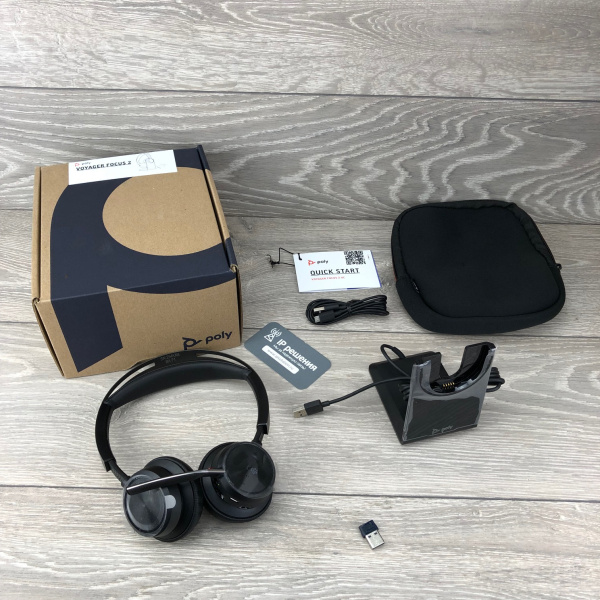 Poly Voyager Focus 2-M MS - беспроводная гарнитура для ПК и мобильного телефона (Bluetooth, Hybrid ANC, адаптер BT700 USB-A, зарядная станция, Microsoft Teams) Poly Voyager Focus 2-M MS - беспроводная гарнитура для ПК и мобильного телефона (Bluetooth, Hybrid ANC, адаптер BT700 USB-A, зарядная станция, Microsoft Teams)