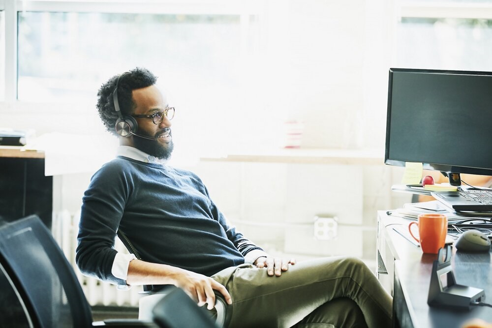 Poly Voyager Focus 2 UC - беспроводная гарнитура для ПК и мобильного телефона (Bluetooth, Hybrid ANC, адаптер BT700 USB-С, зарядная станция) Poly Voyager Focus 2 UC - беспроводная гарнитура для ПК и мобильного телефона (Bluetooth, Hybrid ANC, адаптер BT700 USB-С, зарядная станция)