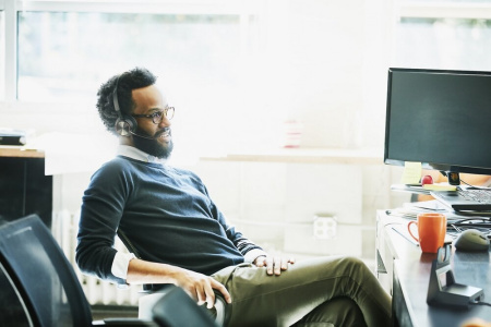 Poly Voyager Focus 2 UC - беспроводная гарнитура для ПК и мобильного телефона (Bluetooth, Hybrid ANC, адаптер BT700 USB-С, зарядная станция) Poly Voyager Focus 2 UC - беспроводная гарнитура для ПК и мобильного телефона (Bluetooth, Hybrid ANC, адаптер BT700 USB-С, зарядная станция)